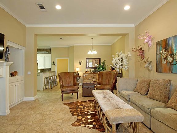 3rd image of 205 Pecan Village Cir