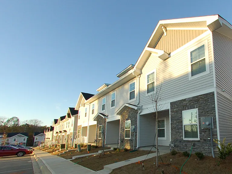 916 Drake Grove Ln — Photo 2