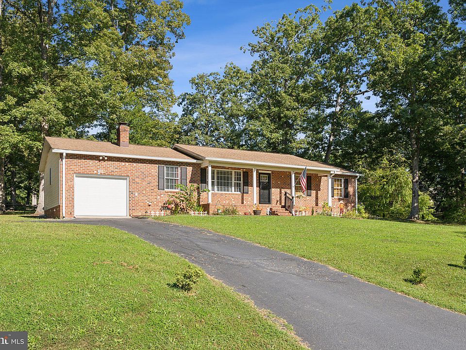 1st image of 17 Lord Fairfax Dr