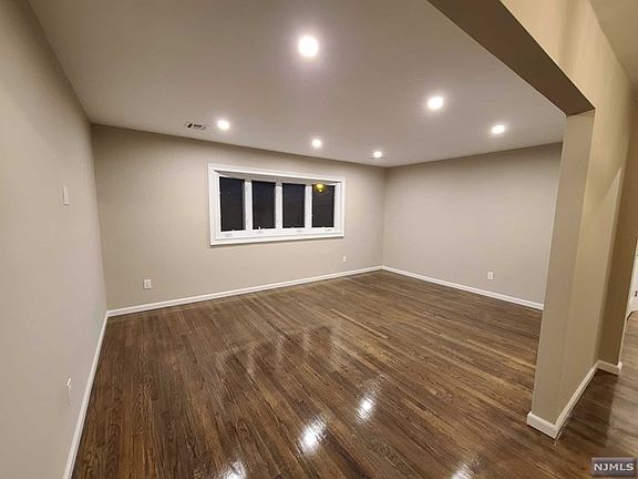 3rd image of 237 Van Buren St Floor 2
