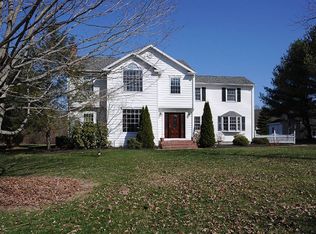 4 Lovers Ln, East Lyme, CT 06333