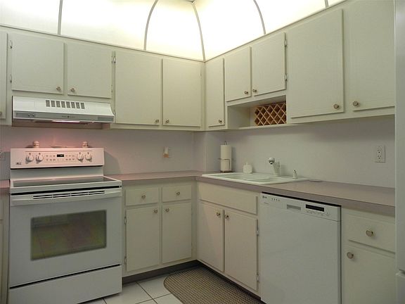 2nd image of 3800 Hillcrest Drive #303
