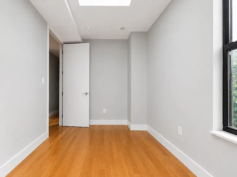 1100 De Kalb Ave #2T — Photo 4