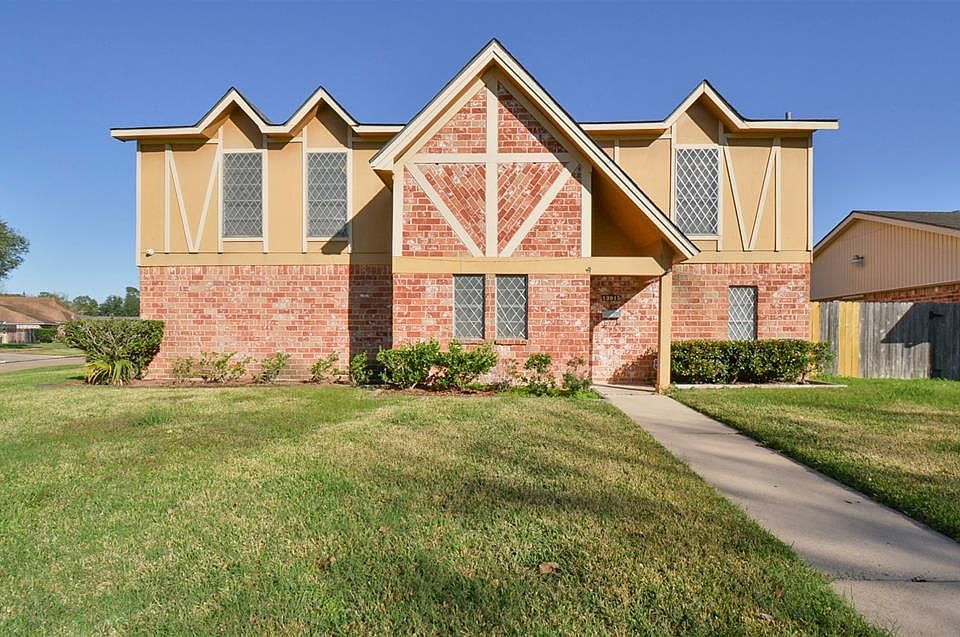 1st image of 13915 Roundstone Ln
