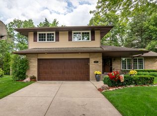 1611 N Oneida Ct, Mount Prospect, IL 60056