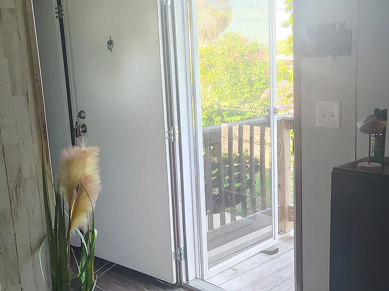719 Lady Bird Ln — Photo 3