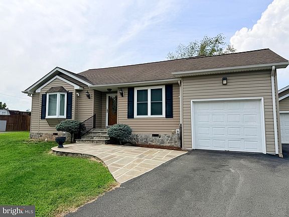 4th image of 504 Hitt Ct