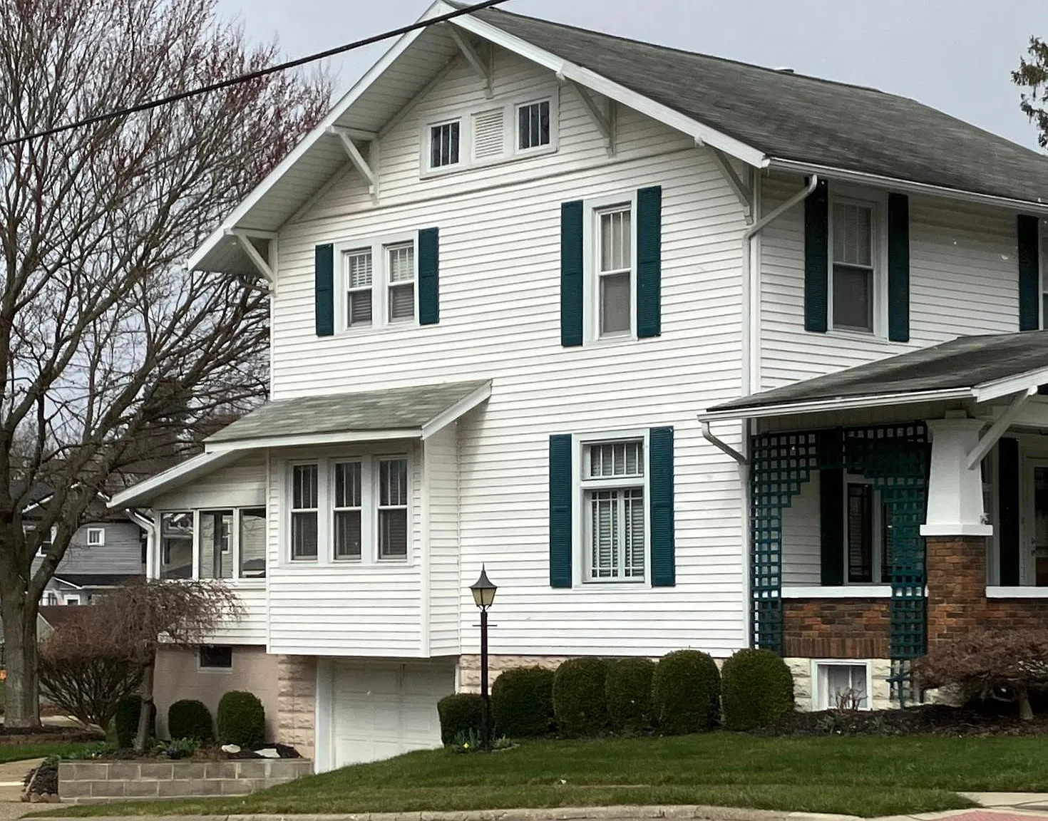 3 bed, 1.5 bath, 2373 sqft, $1,300 — Photo 1