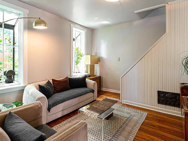 329 Jackson St — Photo 9