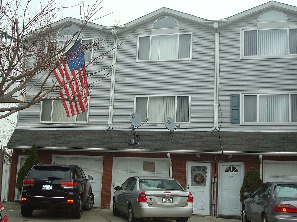 1st image of 35 Charles Pl