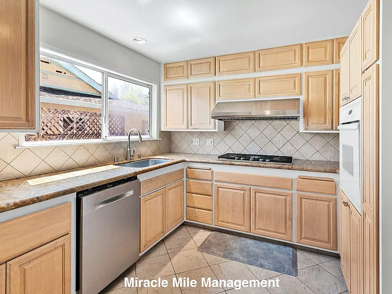2503 Las Gallinas Ave — Photo 10