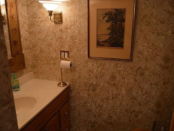 5th image of 1261 Blackburn Dr