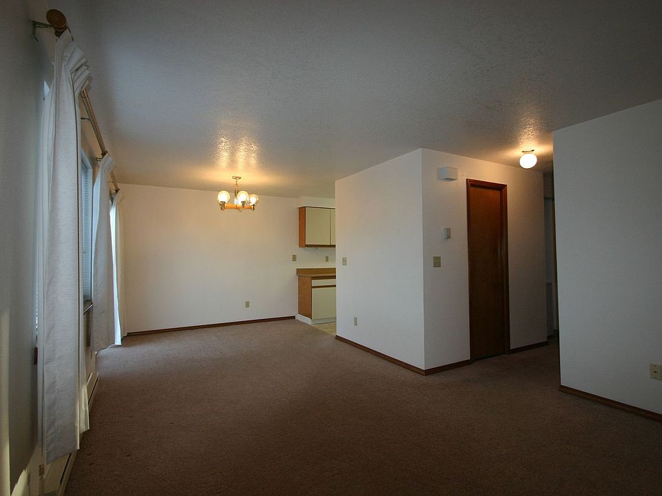 1st image of 400 Necanicum Dr APT 11