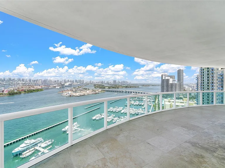 1000 S Pointe Dr #2501 — Photo 47