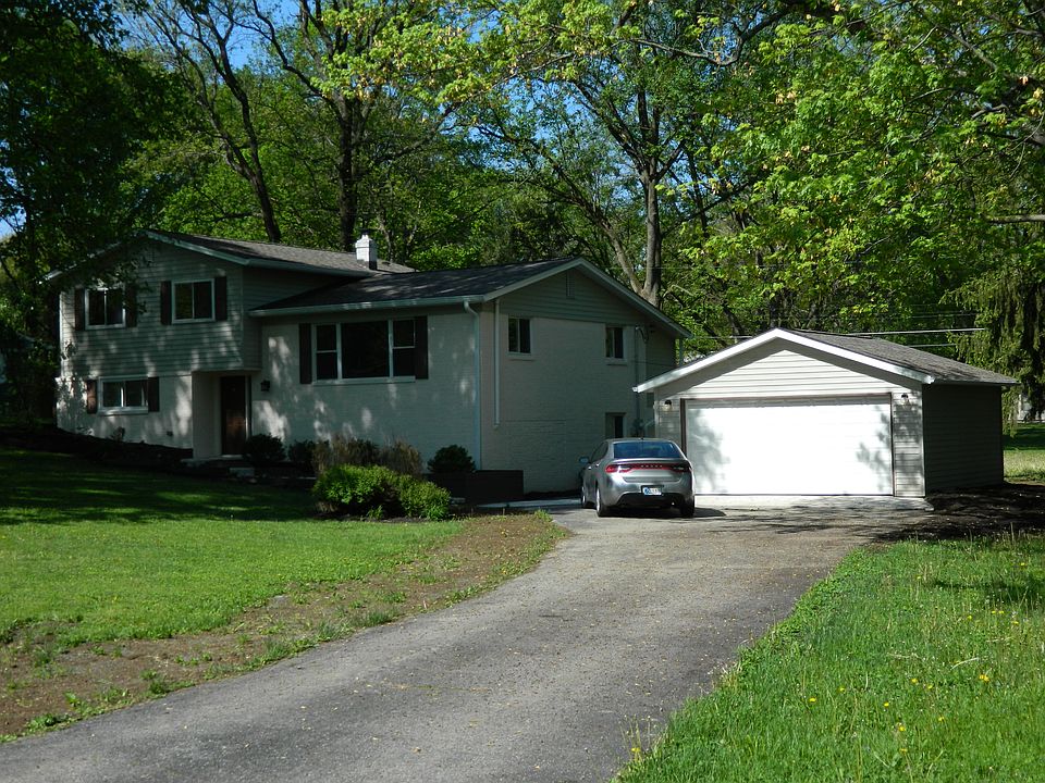 2nd image of 8710 Rosewood Ln