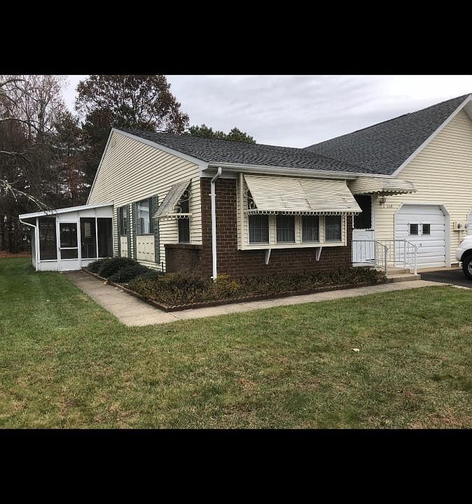 1st image of 24A Easton Dr