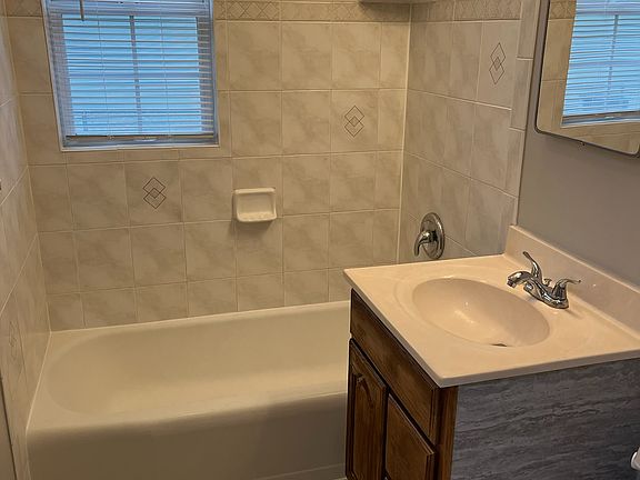 5th image of 6169 Buckingham Ave