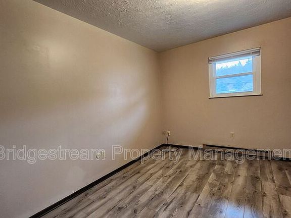 3rd image of 51 Candlewood Ct