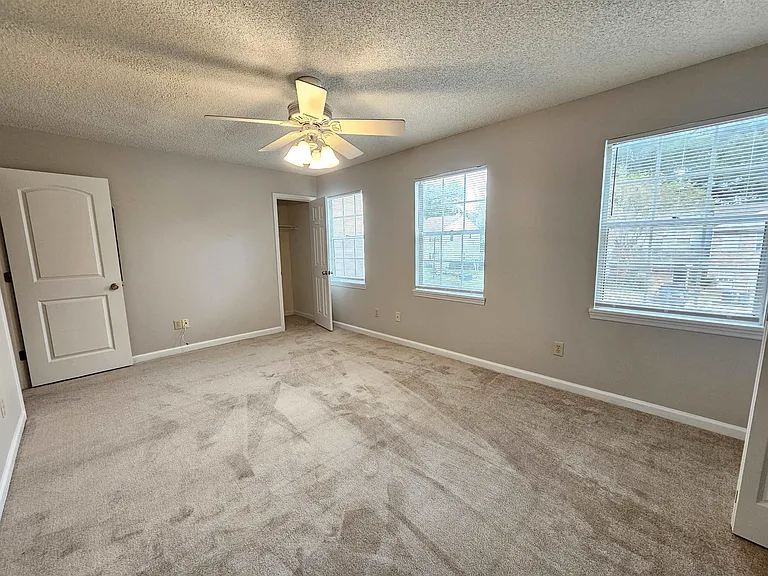 2388 Gregory Dr — Photo 32