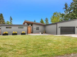 8420 Holly Ln, Edmonds, WA 98026