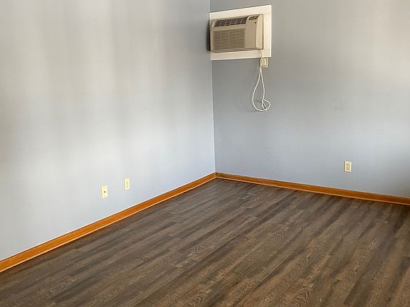 5th image of 220 E Adams St #10709918