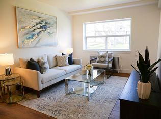 2 Wingreen Ct #3, Toronto, ON M3B 1B9