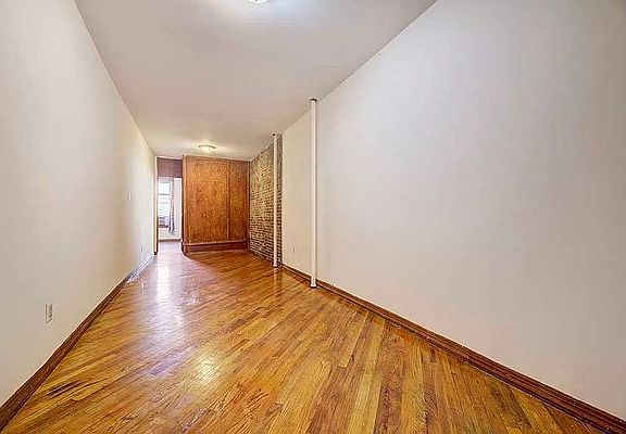 4th image of 858 10th Ave APT 4S