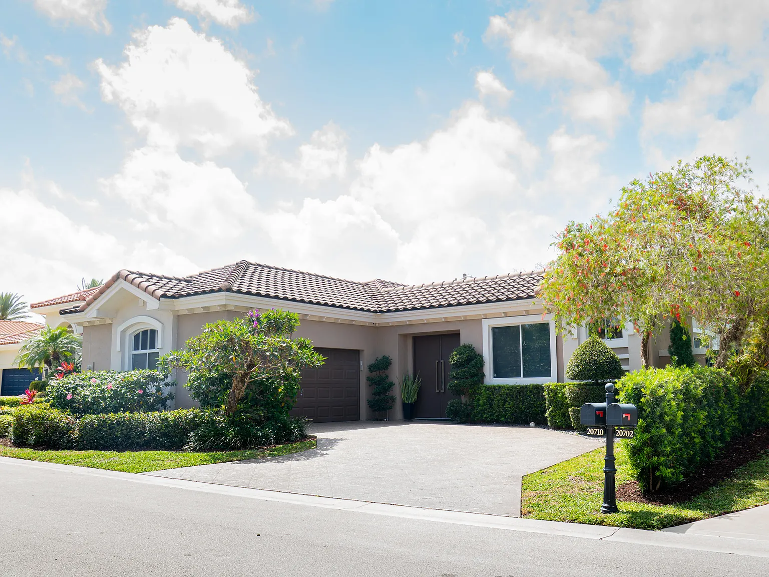 4 bed, 3.5 bath, 2689 sqft, $11,500 — Photo 2