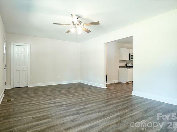 4th image of 3080 Whitesides Rd