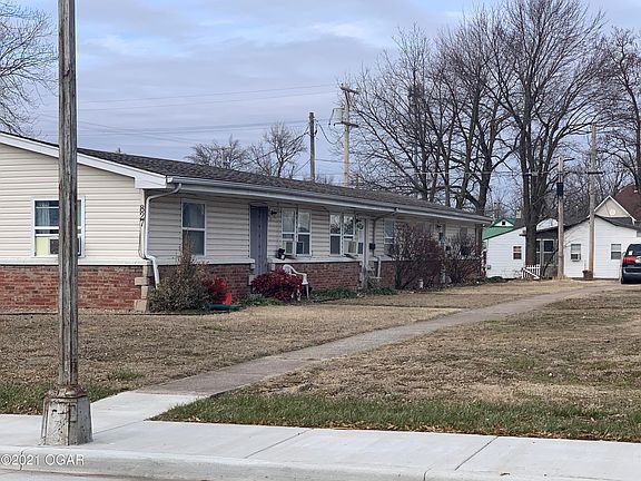 3rd image of 827 W Daugherty St