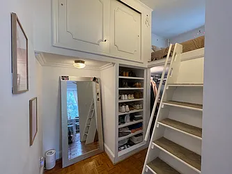 Rented by R New York