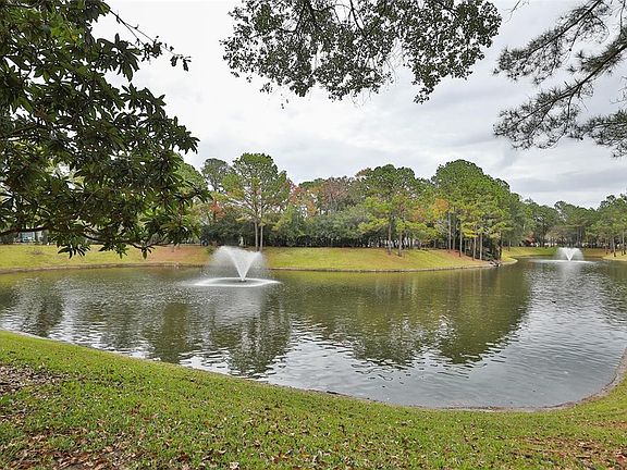 Fountains on Lake 3.
