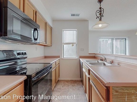 5th image of 1520 La Charles Dr NE