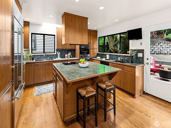 2nd image of 1259 23rd Avenue E