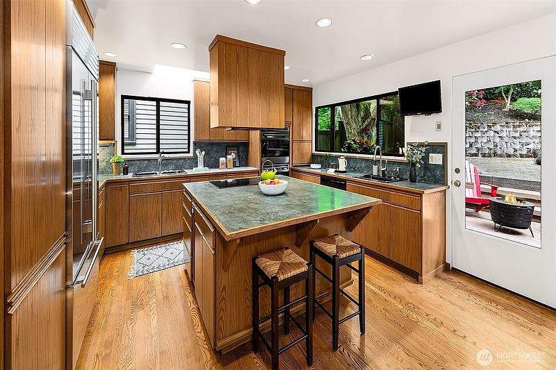 2nd image of 1259 23rd Avenue E