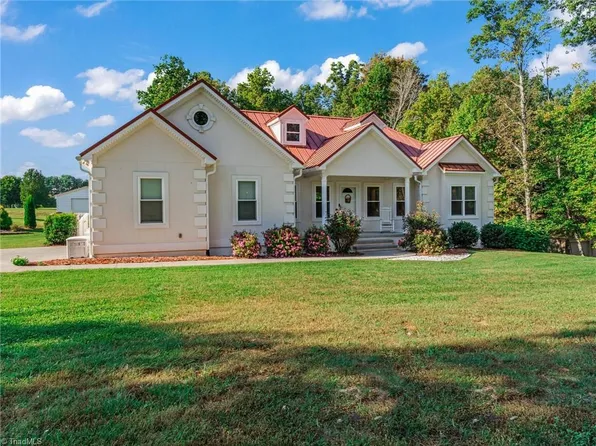 125 Boulder Ridge Dr, State Road, NC 28676