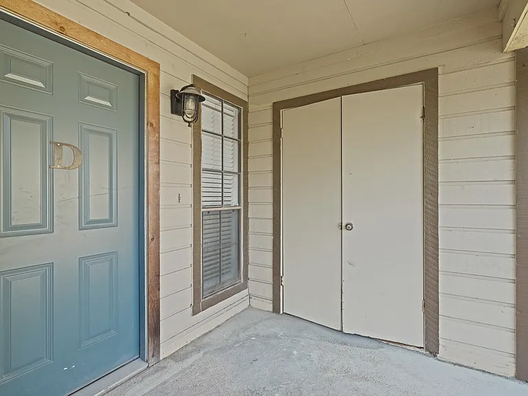 2406 Capitan Dr #D — Photo 2