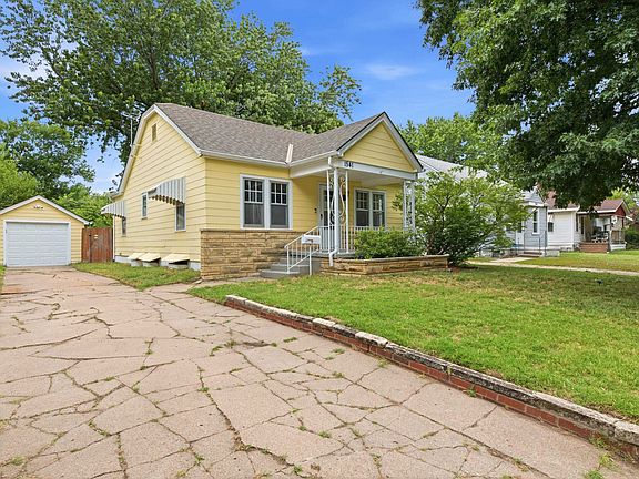 3rd image of 1541 N Woodland Ave