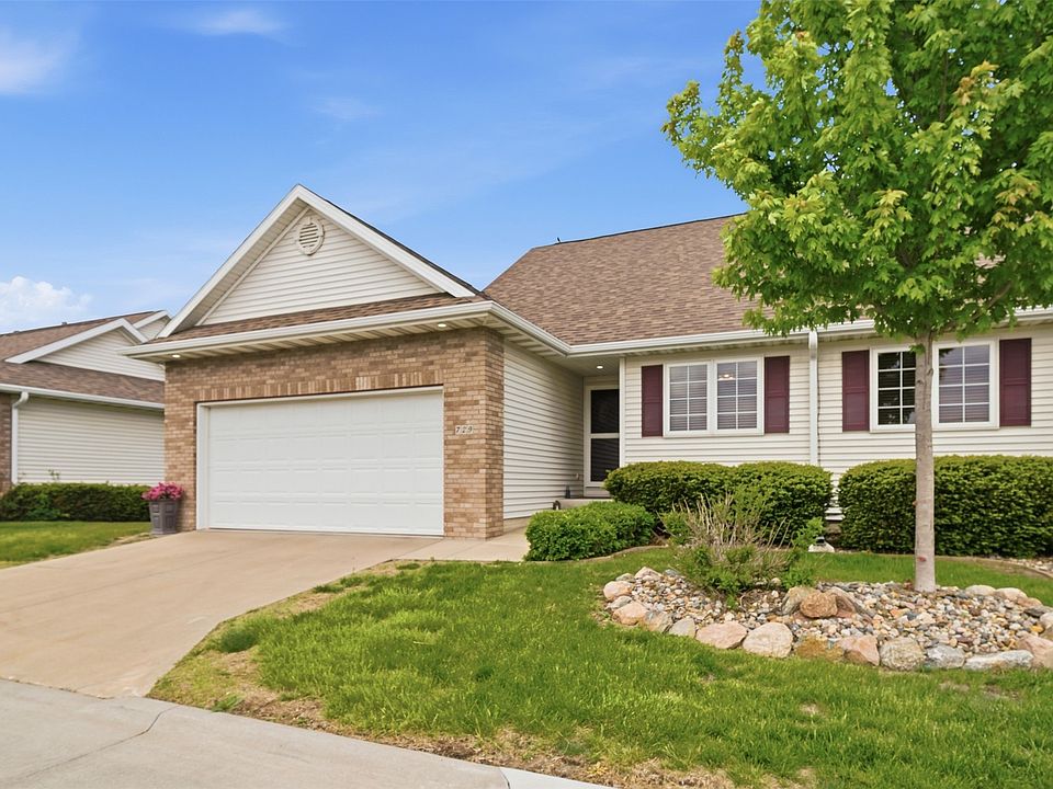 1st image of 729 SE Ponds Edge Cir