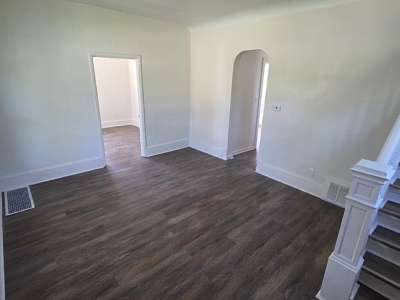 3rd image of 15264 Broadway Ave