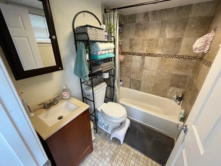 11-13 Porter St #2L — Photo 9