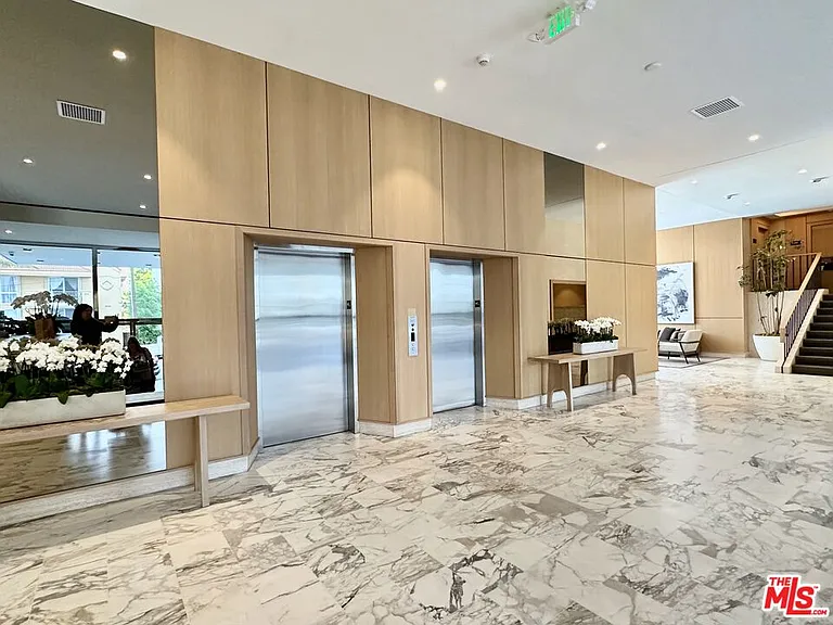 999 N Doheny Dr #904 — Photo 21
