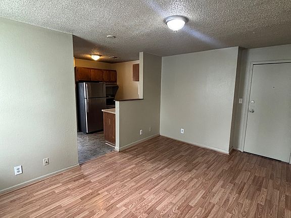 4th image of 215 W Fairview St #206