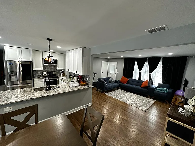 1409 S Busse Rd — Photo 4