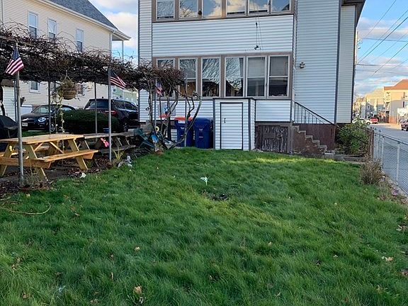 3rd image of 176 Davis St