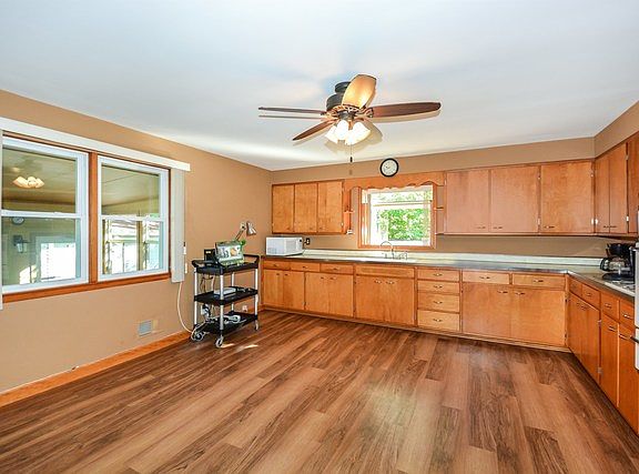 5th image of 1013 Campbell St