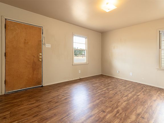 4th image of 2809 S 27th St