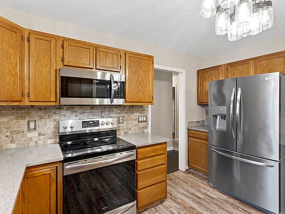 3rd image of 101 Woodtrace Cir