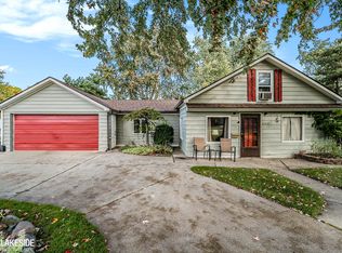 22215 Raymond St, Saint Clair Shores, MI 48082