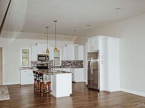 4th image of 165 Duranda Dr